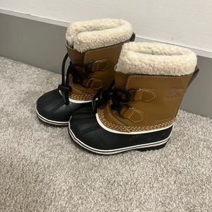 Sorel toddler size 9 boots